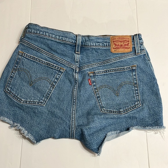 Levi's 501 Denim Shorts Distressed 100% Cotton Button Medium Wash - Picture 2 of 6
